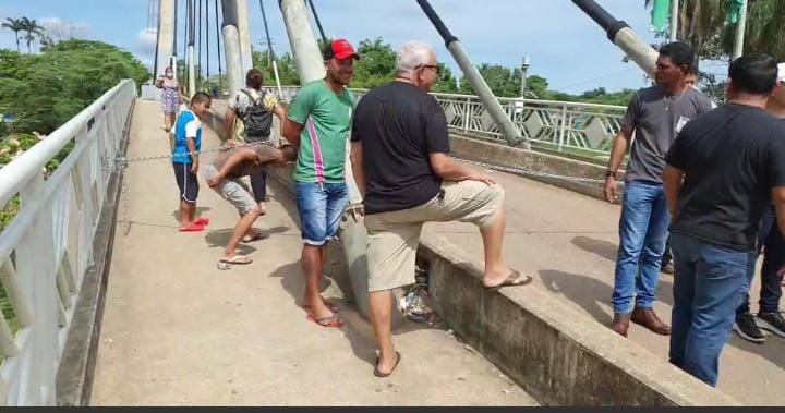 Ponte em Brasileia que liga o Brasil à Bolívia é fechada por vereadores em protesto contra a falta de segurança